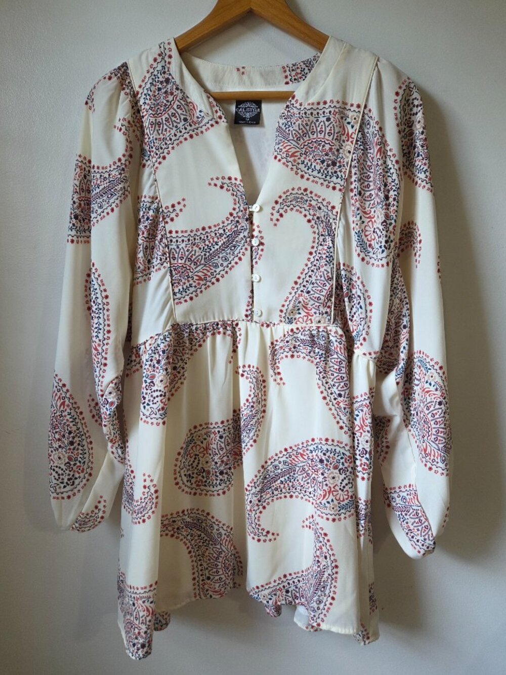 EUC CAL STYLE BOHO PAISELY PRINT SPLIT V NECK BUTTONED BATWING SHORT DRESS SZ M